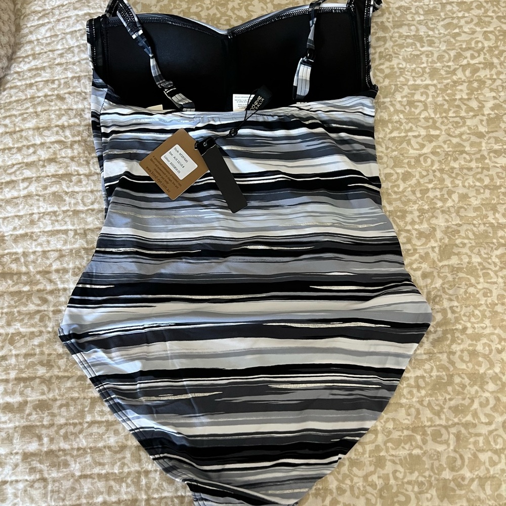 Bond-eye Monochrome Striped Swimsuit - Picture 2 of 4